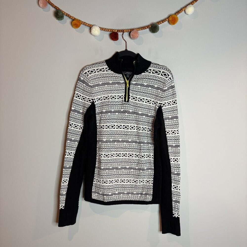 Skyr black and white half zip sweater